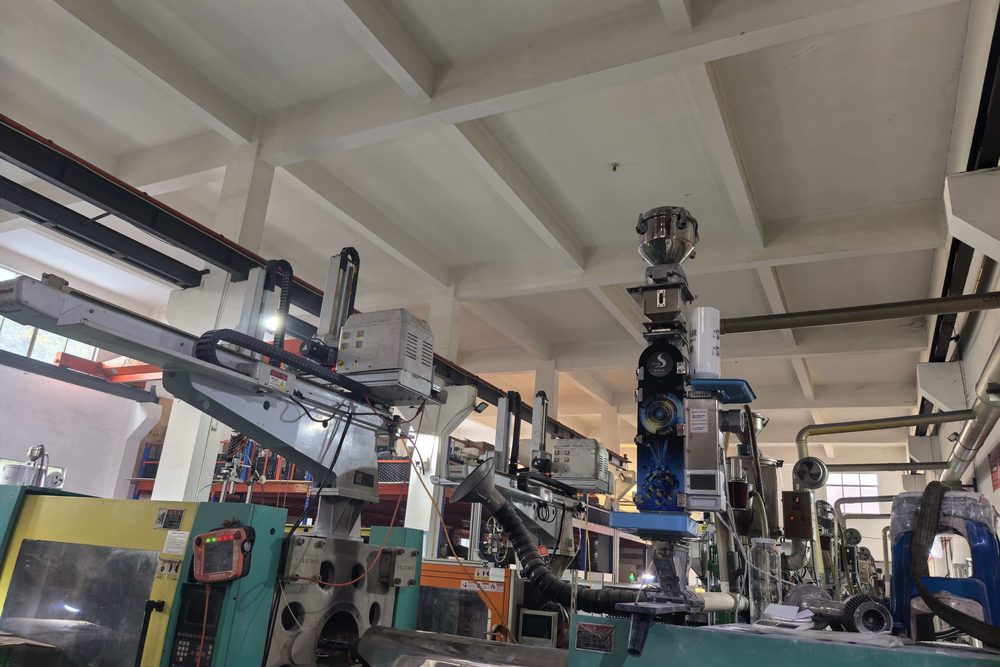 Close-up of an installation: the dosing machine sits directly on the barrel feed throat